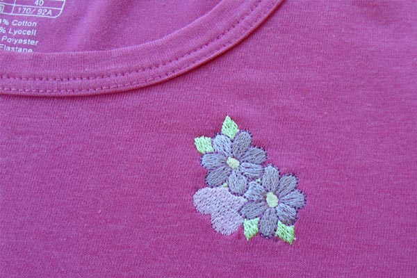 Broderie sur t-shirt avec la Janome Memory craft 500e