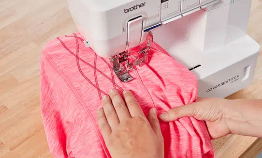 Comment utiliser une recouvreuse et ses accessoires : notre guide pratique pour les débutants