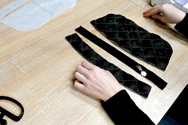 Prépare l'assemblage de la fermeture du sac banane