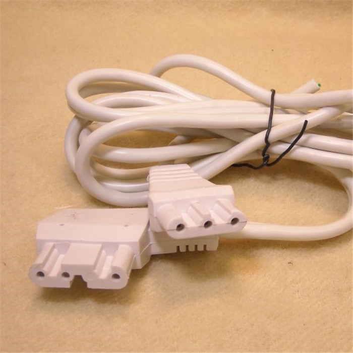 Cordon d'alimentation et de pédale BE 830 Cordon d'alimentation et de pédale BE 830