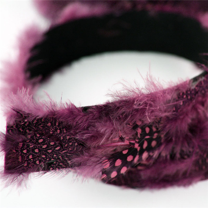 Galon Plumes fuchsia sur feutrine au mètre Galon Plumes fuchsia sur feutrine au mètre