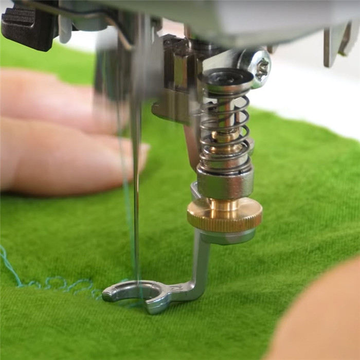 Pied 73 mains libres ouvert ajustable Bernina Pied 73 mains libres ouvert ajustable Bernina