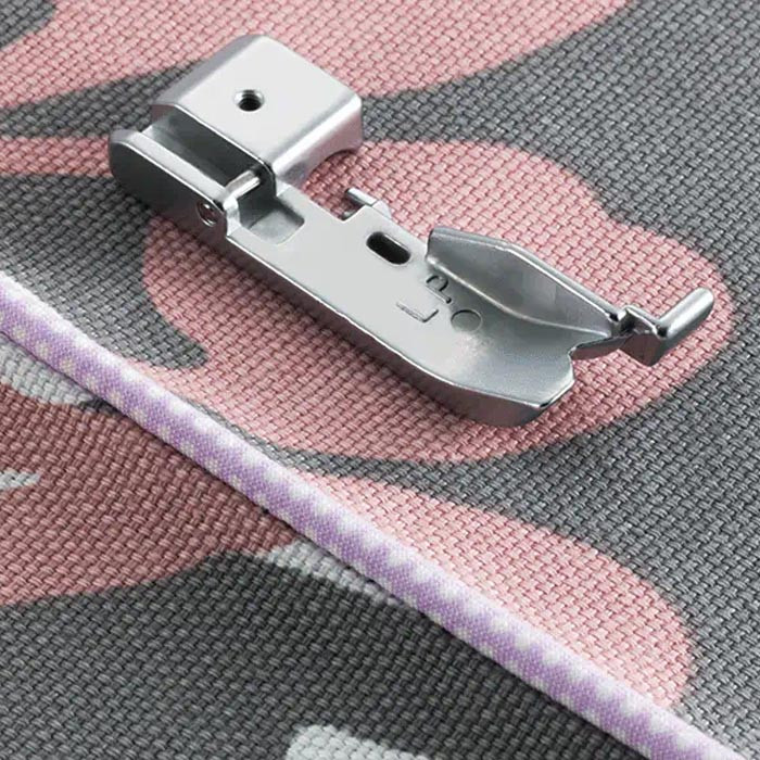 Pied passepoil 3mm surjeteuses Brother SA210 Pied passepoil 3mm surjeteuses Brother SA210