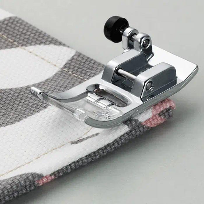 Pied zigzag Brother F053 avec support pied de biche Pied zigzag Brother F053 avec support pied de biche