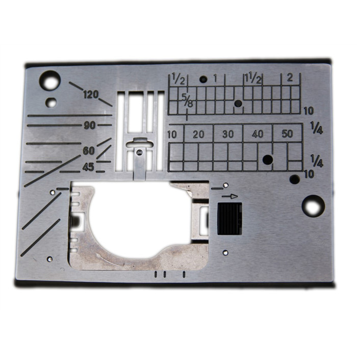 Plaque à aiguille zigzag 7mm / point droit Janome MC 7700 Plaque à aiguille zigzag 7mm / point droit Janome MC 7700